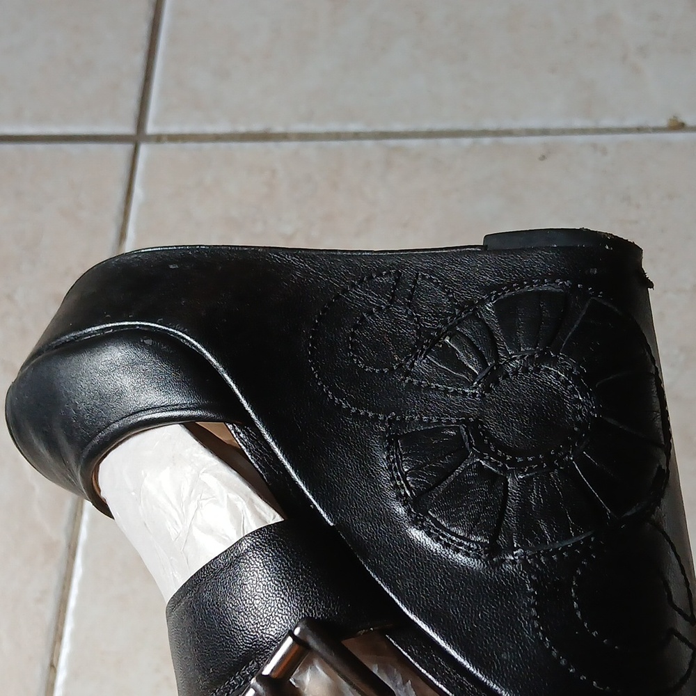Shoes - Picture 3 of 3